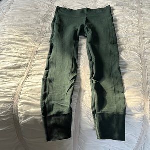 Lululemon Ebb to Street dark green 25” legging